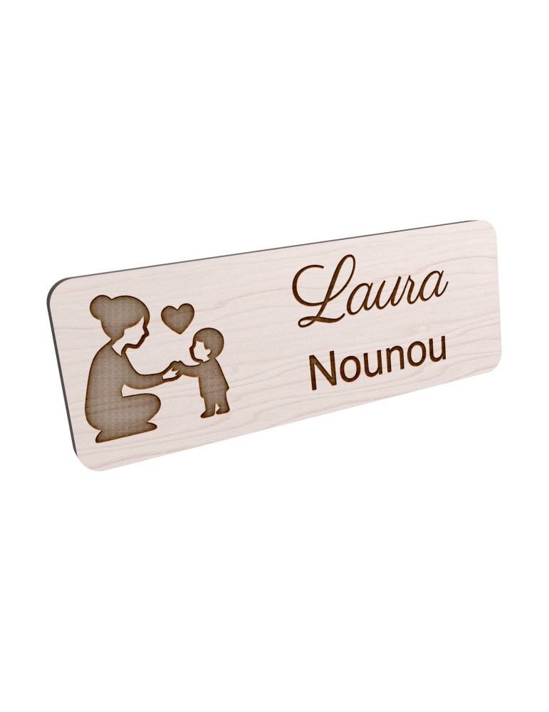 Badge personnalisé nounou, motif enfance et garde à domicile, vue en biais