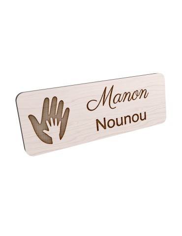 Badge personnalisé nounou, motif enfance et garde à domicile, vue en biais