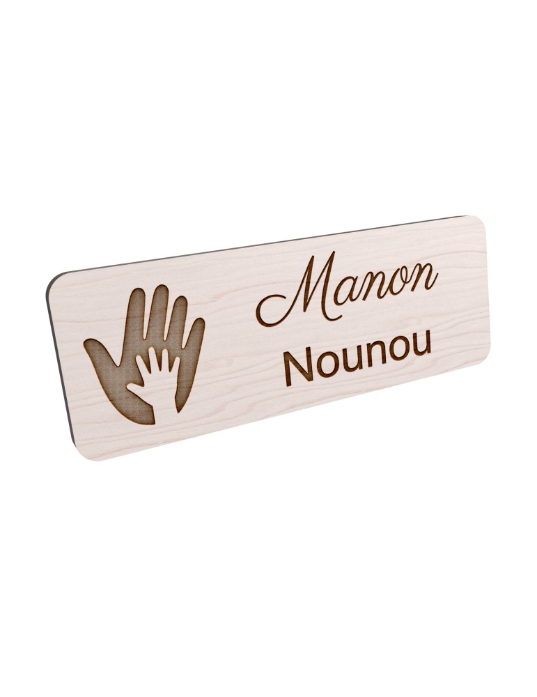 Badge personnalisé nounou, motif enfance et garde à domicile, vue en biais
