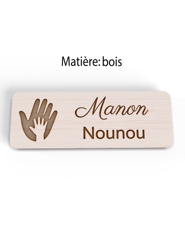 Badge personnalisé nounou, motif enfance et garde à domicile, vue en biais 2