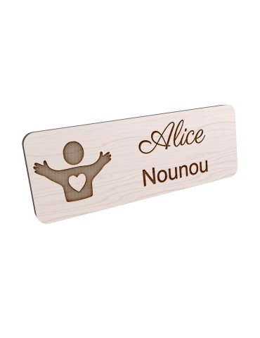 Badge personnalisé nounou, motif enfance et garde à domicile, vue en biais