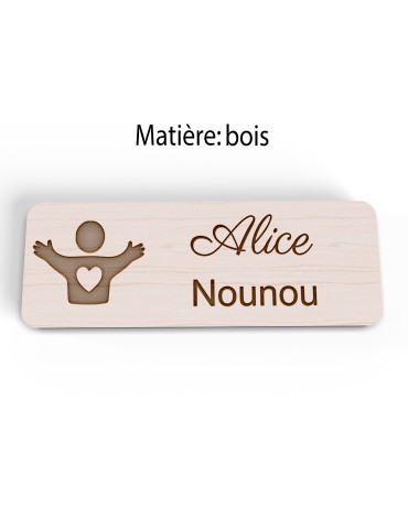 Badge personnalisé nounou, motif enfance et garde à domicile, vue en biais 2