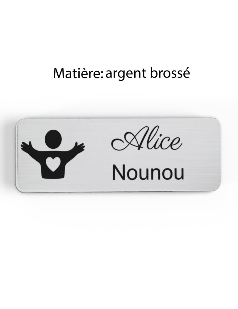 Badge personnalisé nounou, motif enfance et garde à domicile, finition argent brossé