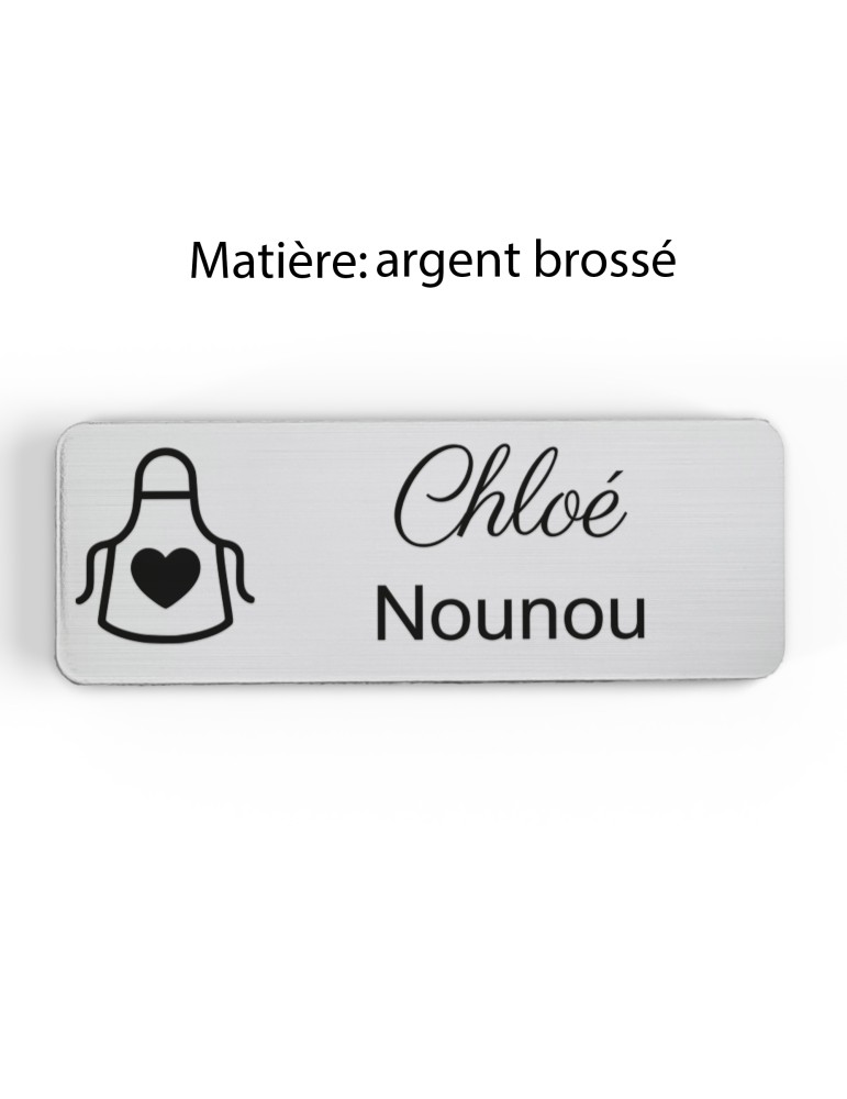 Badge personnalisé nounou, motif enfance et garde à domicile, finition argent brossé