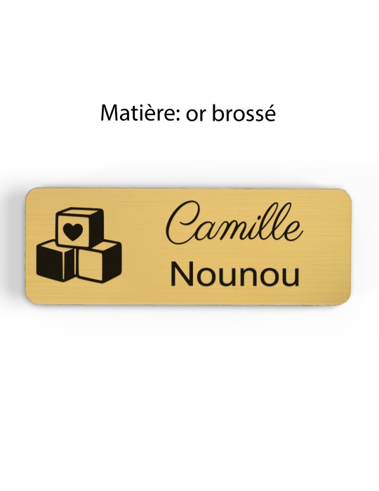 Badge personnalisé nounou, motif enfance et garde à domicile, finition or brossé