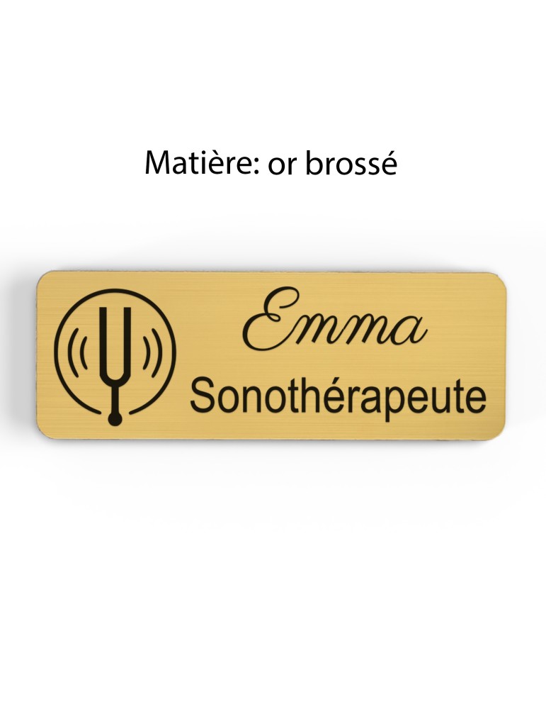 Badge personnalisé sonothérapeute, motif sonothérapie et vibrations sonores, finition or brossé