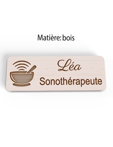 Badge personnalisé sonothérapeute, motif sonothérapie et vibrations sonores, vue en biais 2