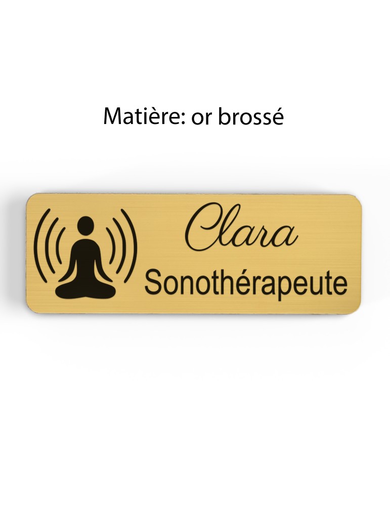 Badge personnalisé sonothérapeute, motif sonothérapie et vibrations sonores, finition or brossé