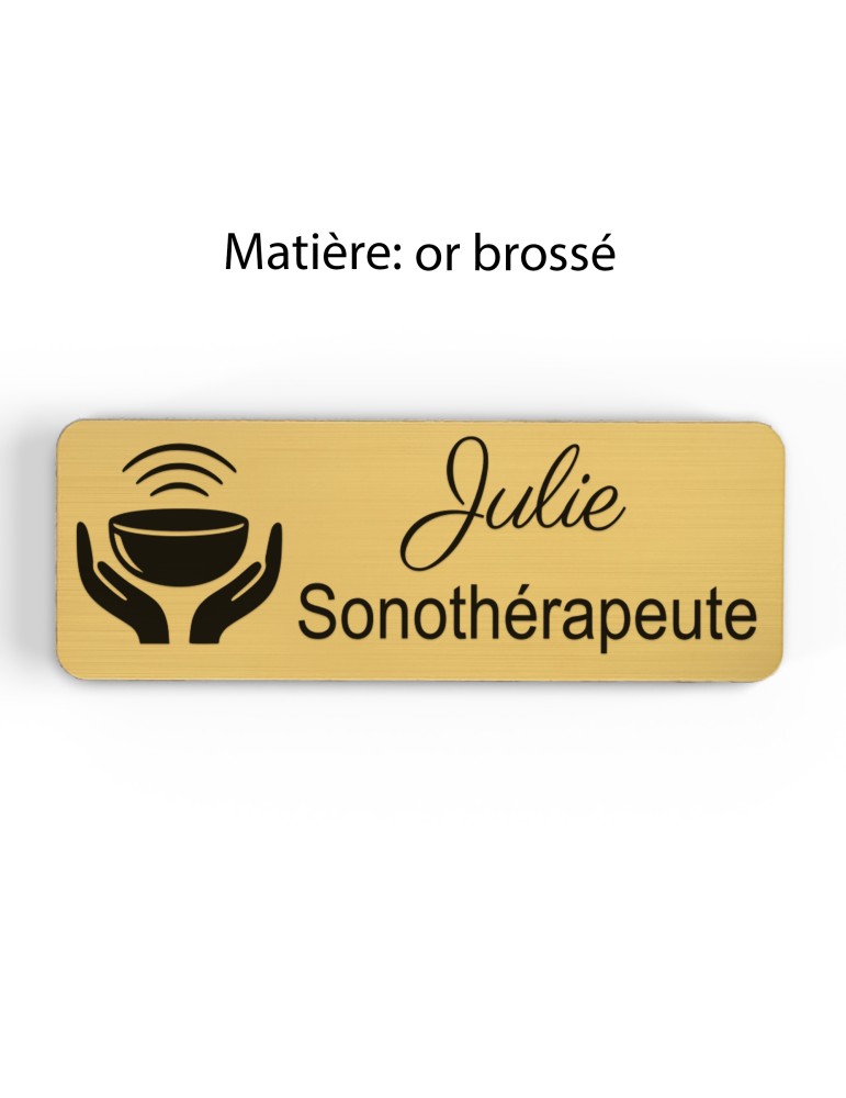 Badge personnalisé sonothérapeute, motif sonothérapie et vibrations sonores, finition or brossé