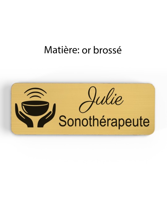Badge personnalisé sonothérapeute, motif sonothérapie et vibrations sonores, finition or brossé