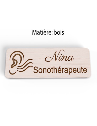 Badge personnalisé sonothérapeute, motif sonothérapie et vibrations sonores, vue en biais 2