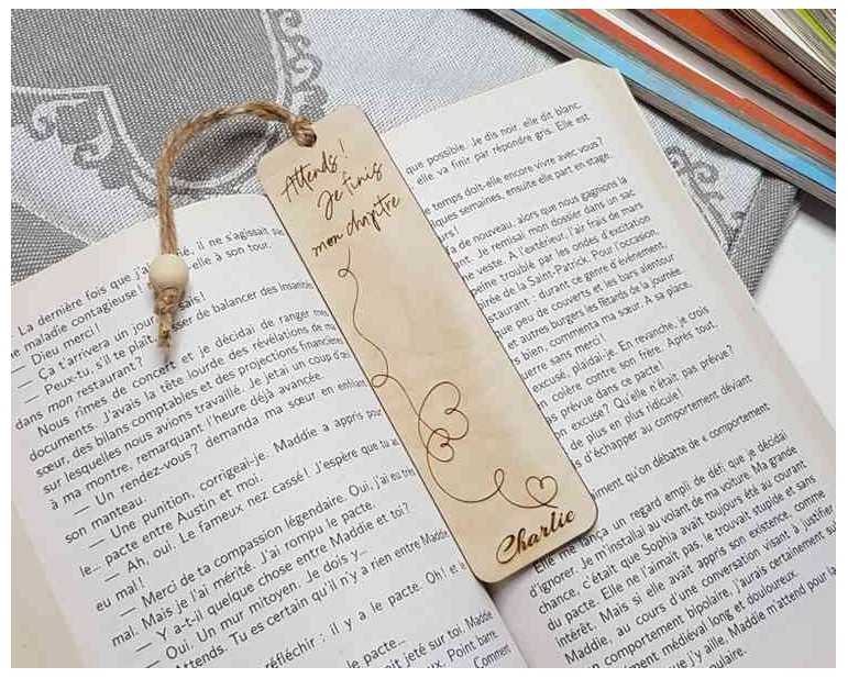 Marque page personnalisable en bois coeur filaire