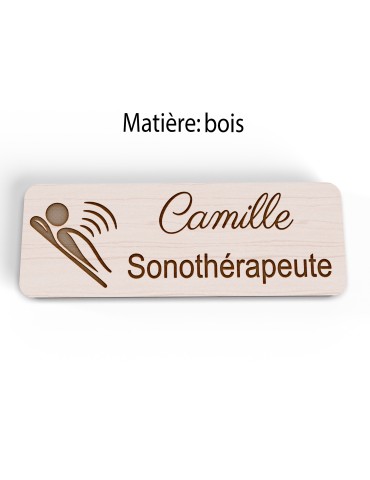Badge personnalisé sonothérapeute, motif sonothérapie et vibrations sonores, vue en biais 2