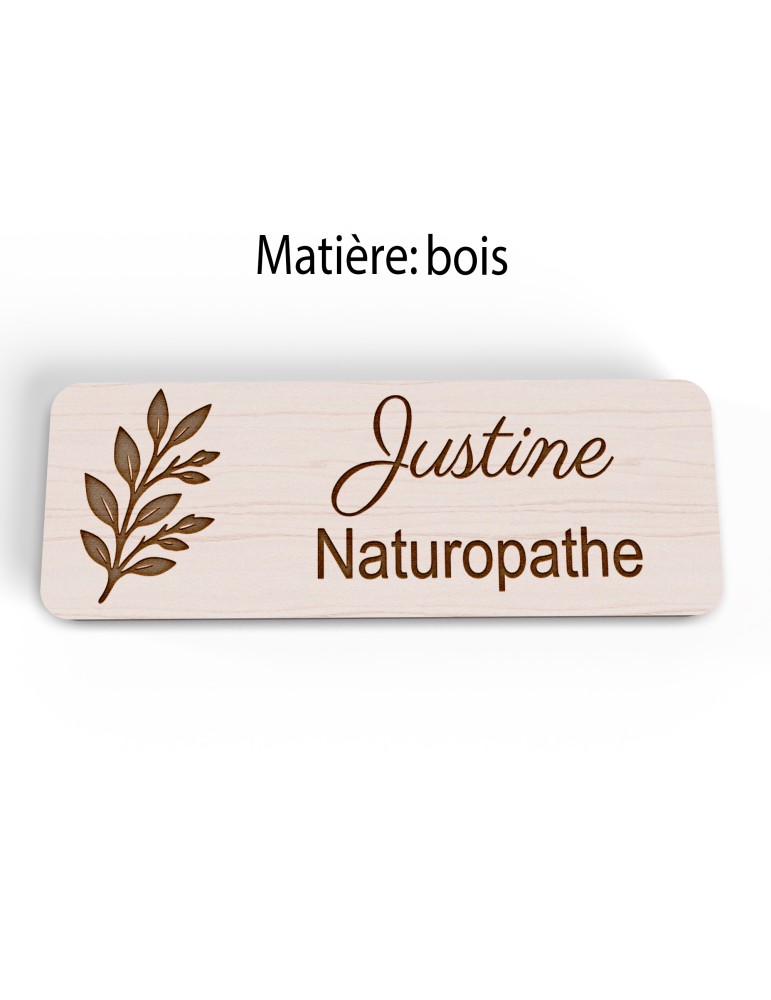 Badge personnalisé naturopathe, motif nature et bien-être, version bois vue à plat