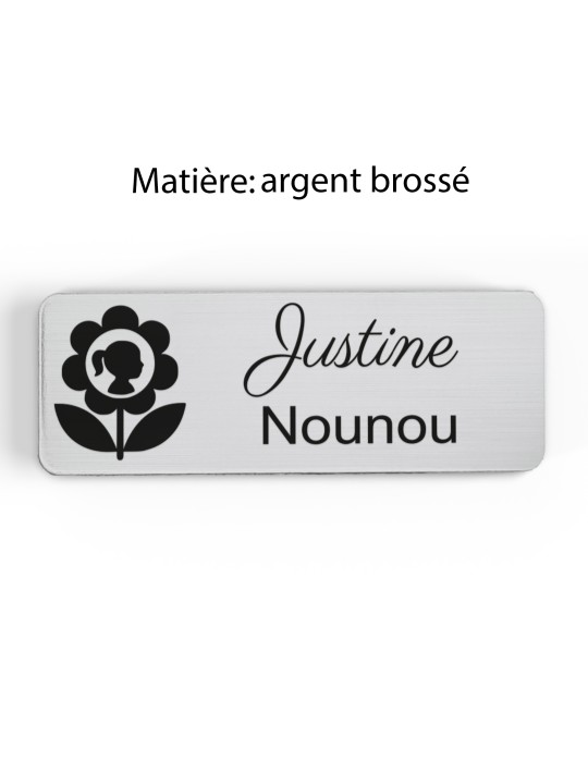 Badge personnalisé nounou, motif enfance et garde à domicile, finition argent brossé