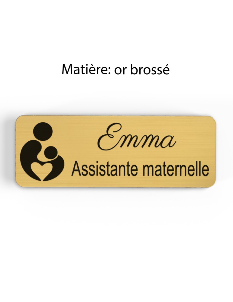 Badge personnalisé assistante maternelle, motif accueil familial et petite enfance, finition or brossé