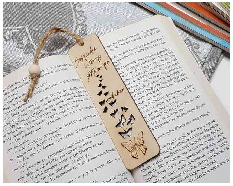 Marque page personnalisable en bois papillons