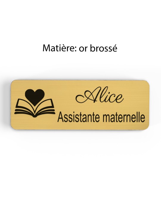 Badge personnalisé assistante maternelle, motif accueil familial et petite enfance, finition or brossé
