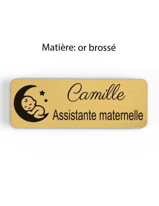 Badge personnalisé assistante maternelle, motif accueil familial et petite enfance, finition or brossé