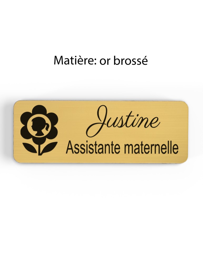 Badge personnalisé assistante maternelle, motif accueil familial et petite enfance, finition or brossé