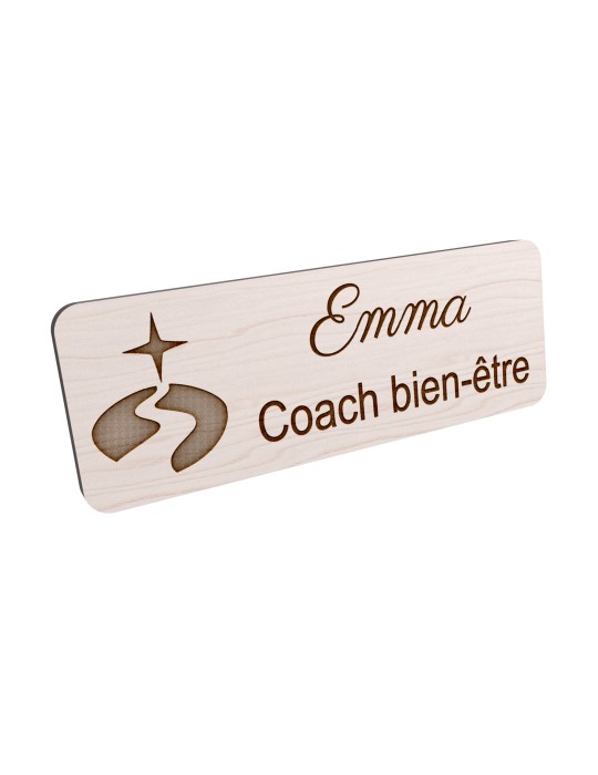 Badge personnalisé coach bien-être, motif coaching et épanouissement, vue en biais
