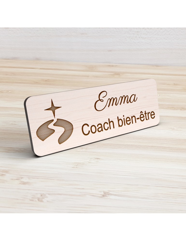 Badge personnalisé coach bien-être, motif coaching et épanouissement, vue de présentation