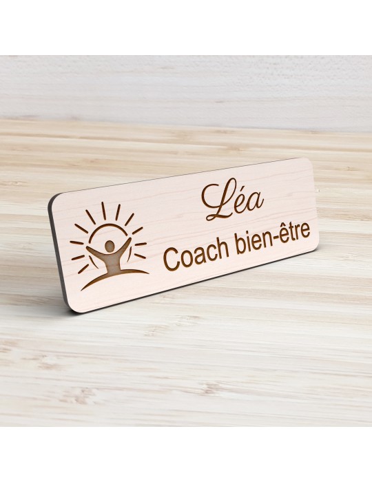 Badge personnalisé coach bien-être, motif coaching et épanouissement, vue de présentation