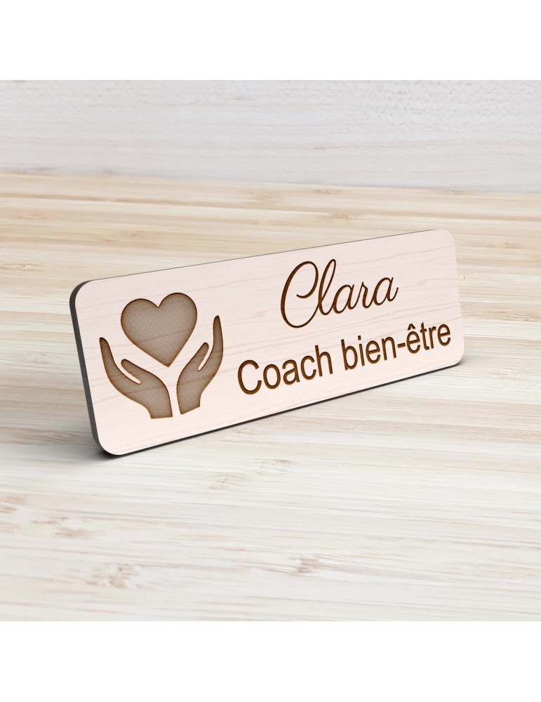 Badge personnalisé coach bien-être, motif coaching et épanouissement, vue de présentation
