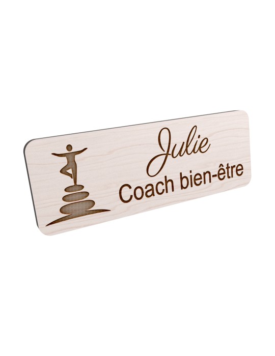 Badge personnalisé coach bien-être, motif coaching et épanouissement, vue en biais