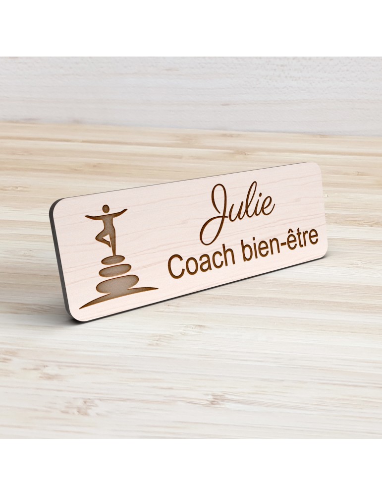 Badge personnalisé coach bien-être, motif coaching et épanouissement, vue de présentation