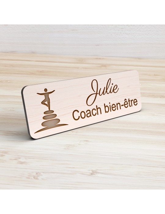 Badge personnalisé coach bien-être, motif coaching et épanouissement, vue de présentation