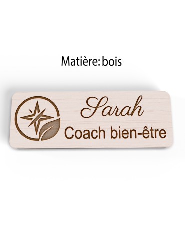 Badge personnalisé coach bien-être, motif coaching et épanouissement, vue en biais 2