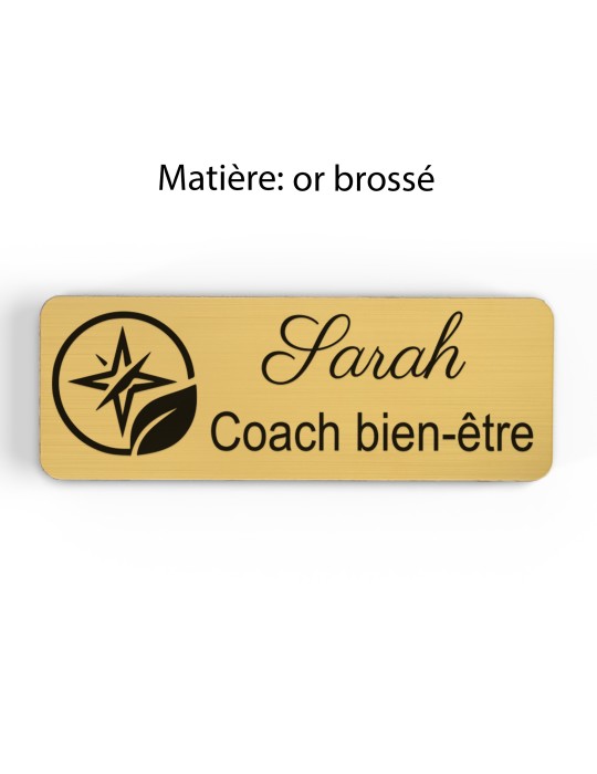 Badge personnalisé coach bien-être, motif coaching et épanouissement, finition or brossé
