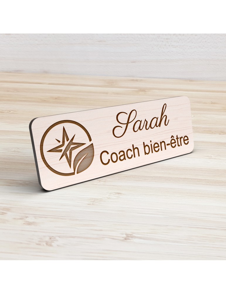 Badge personnalisé coach bien-être, motif coaching et épanouissement, vue de présentation