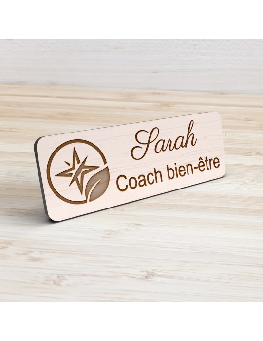Badge personnalisé coach bien-être, motif coaching et épanouissement, vue de présentation
