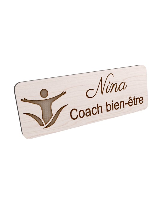 Badge personnalisé coach bien-être, motif coaching et épanouissement, vue en biais