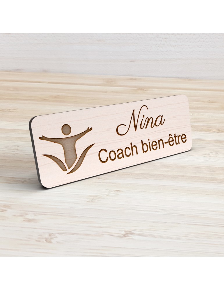 Badge personnalisé coach bien-être, motif coaching et épanouissement, vue de présentation