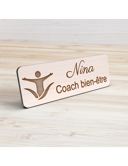 Badge personnalisé coach bien-être, motif coaching et épanouissement, vue de présentation