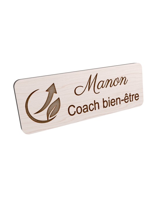 Badge personnalisé coach bien-être, motif coaching et épanouissement, vue en biais