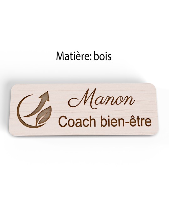 Badge personnalisé coach bien-être, motif coaching et épanouissement, version bois vue à plat