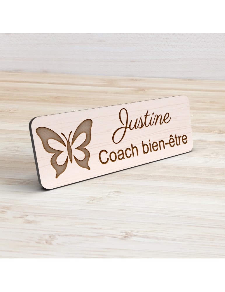 Badge personnalisé coach bien-être, motif coaching et épanouissement, vue de présentation