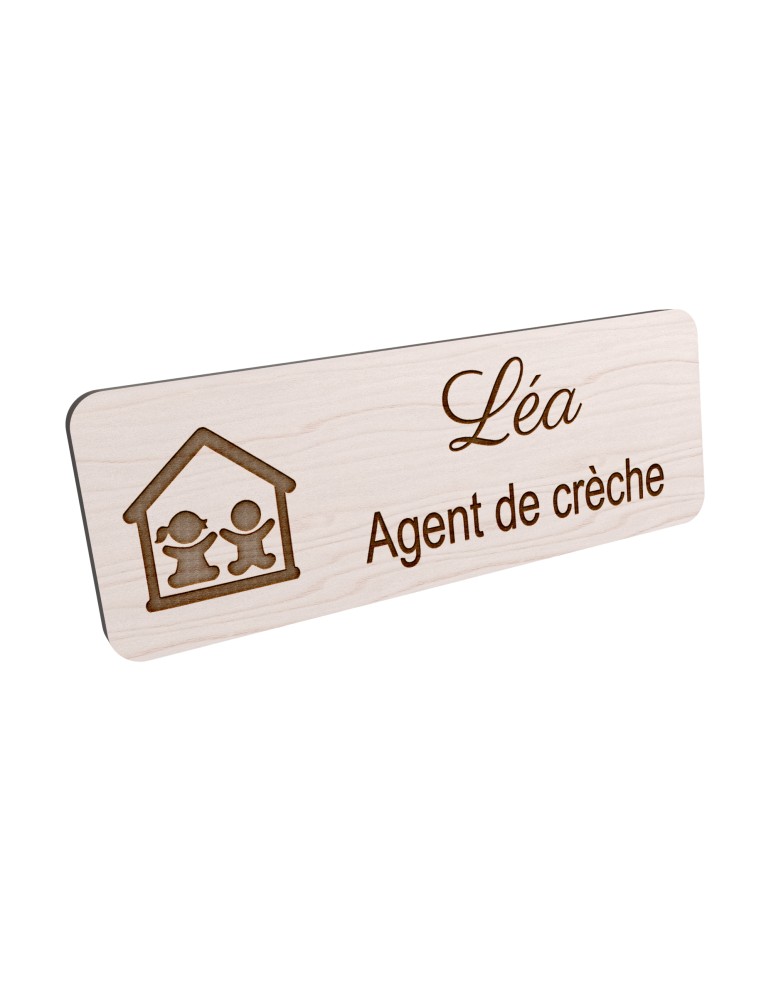 Badge personnalisé agent de crèche, motif crèche et accueil des jeunes enfants, vue en biais