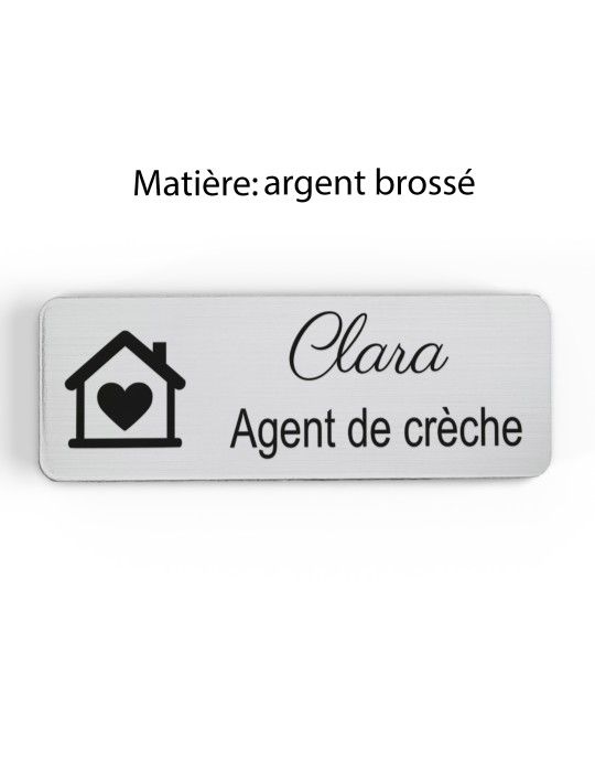 Badge personnalisé agent de crèche, motif crèche et accueil des jeunes enfants, finition argent brossé
