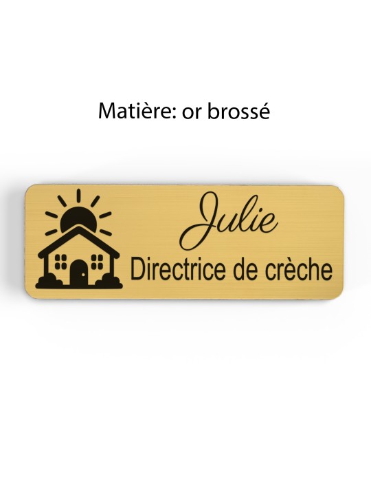 Badge personnalisé directrice de crèche, motif crèche et accueil des jeunes enfants, finition or brossé