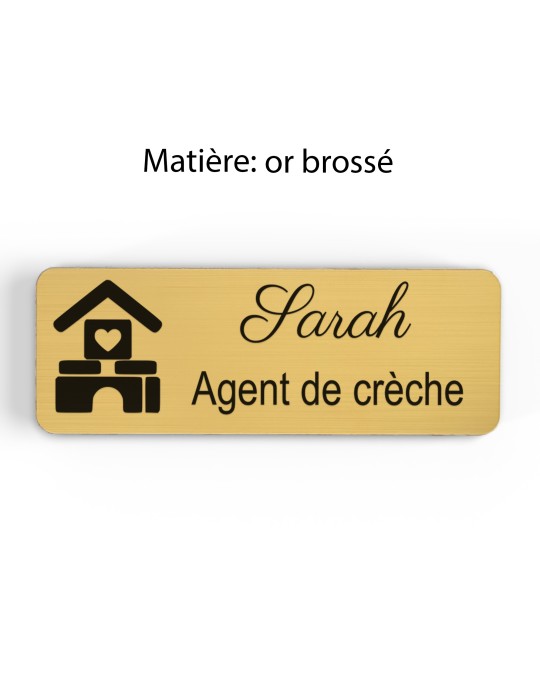 Badge personnalisé agent de crèche, motif crèche et accueil des jeunes enfants, finition or brossé