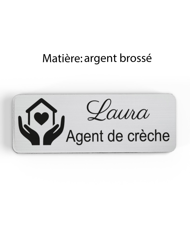 Badge personnalisé agent de crèche, motif crèche et accueil des jeunes enfants, finition argent brossé