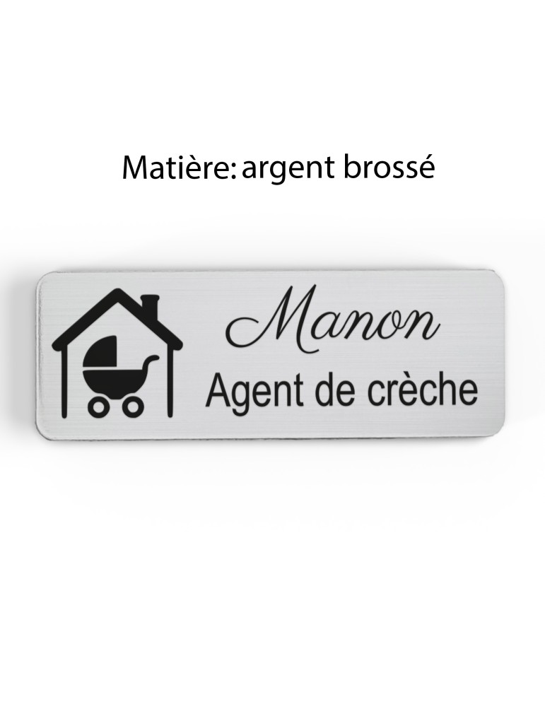 Badge personnalisé agent de crèche, motif crèche et accueil des jeunes enfants, finition argent brossé