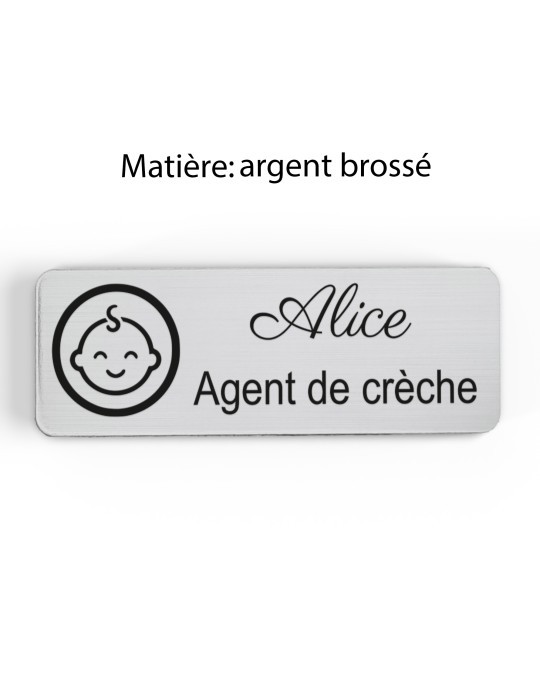 Badge personnalisé agent de crèche, motif crèche et accueil des jeunes enfants, finition argent brossé