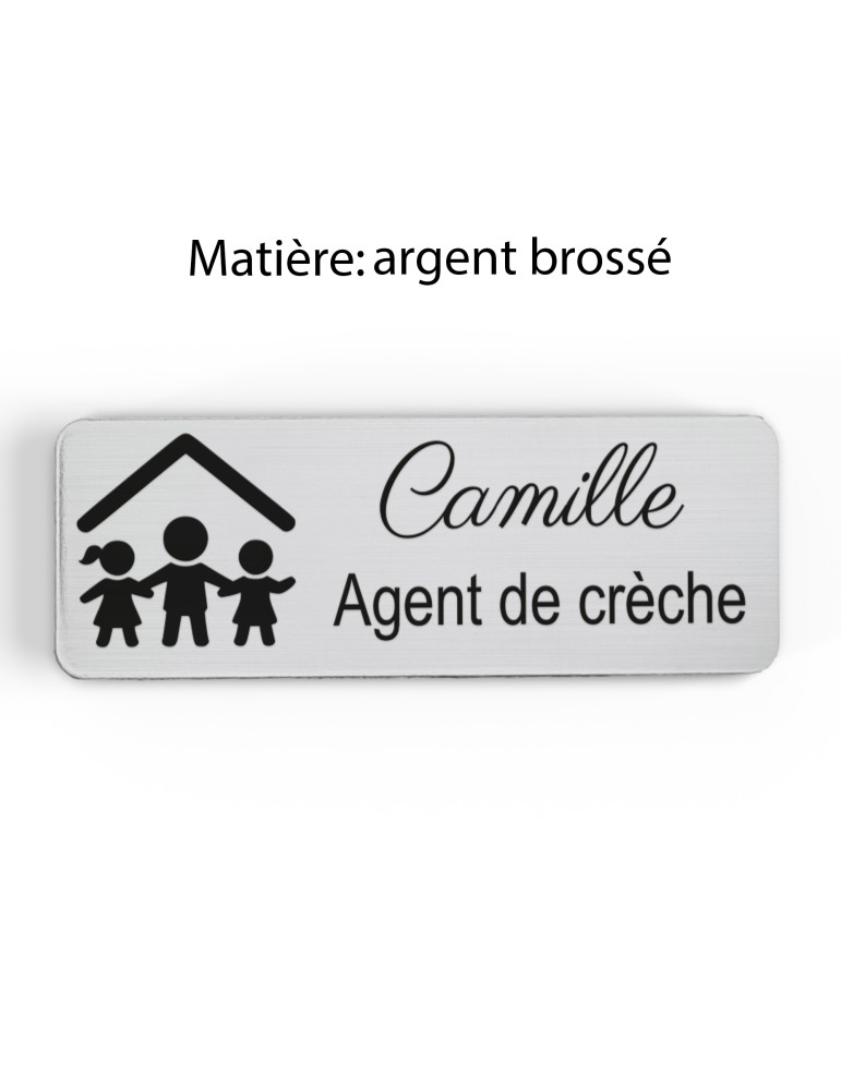 Badge personnalisé agent de crèche, motif crèche et accueil des jeunes enfants, finition argent brossé