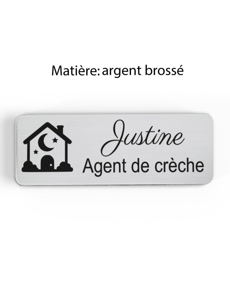 Badge personnalisé agent de crèche, motif crèche et accueil des jeunes enfants, finition argent brossé